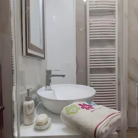 Ebony And Ivory Suites 招待所